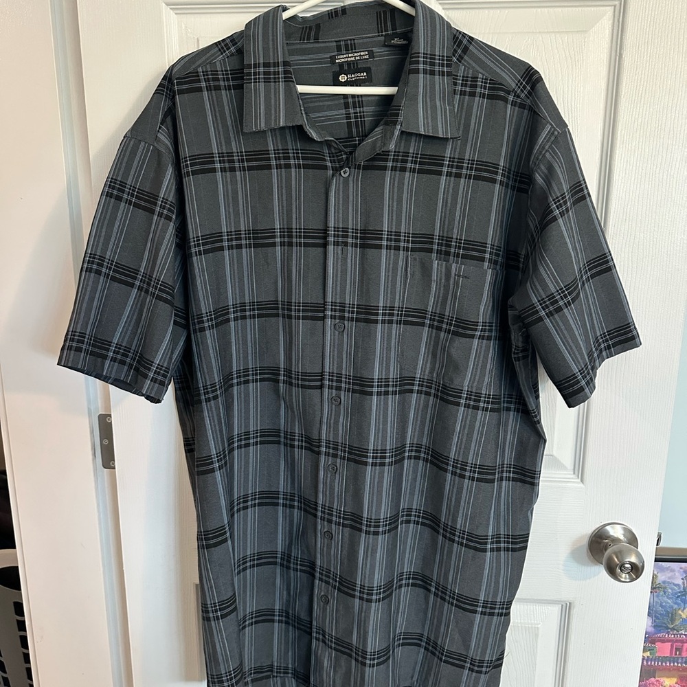 Haggar Black and Gray Casual Button Down Shirt